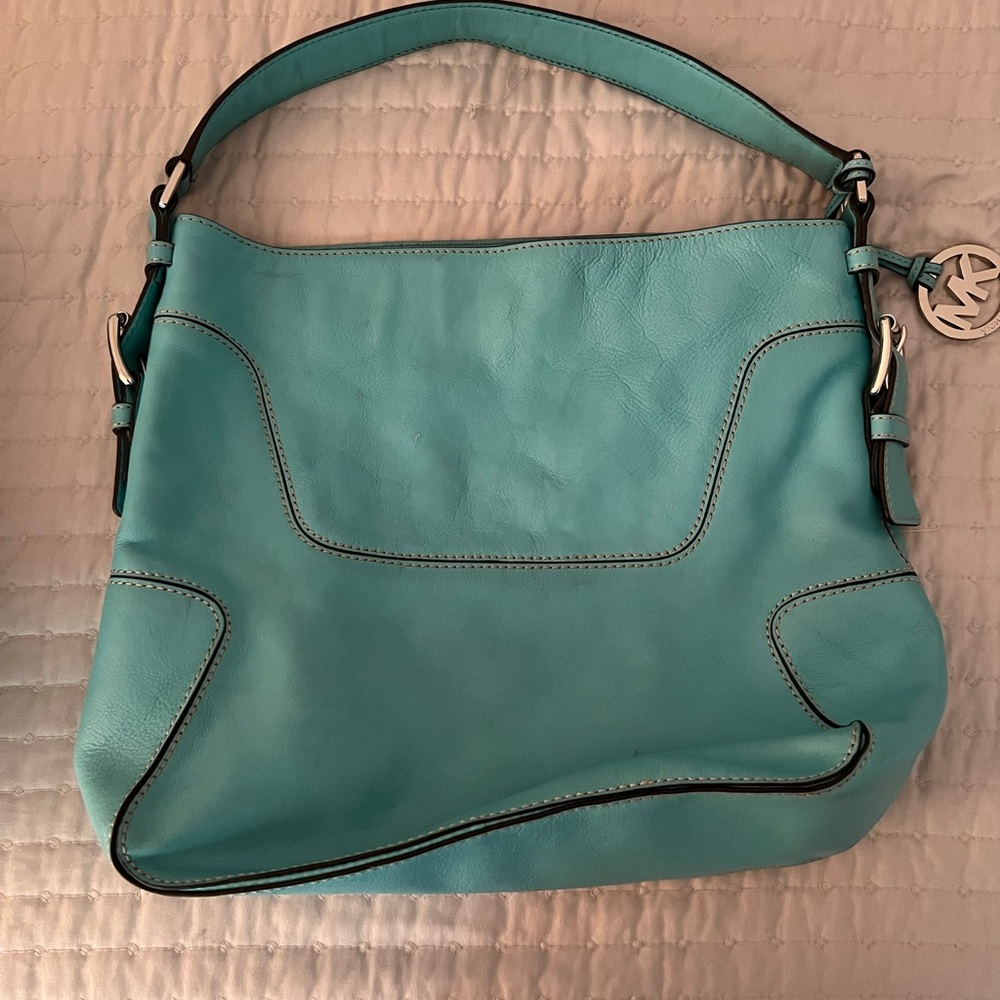 Like new authentic Michael Kors leather purse